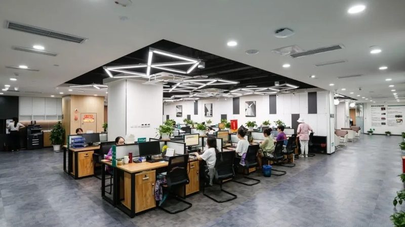 然而，学历教育也存在一定的局限性：