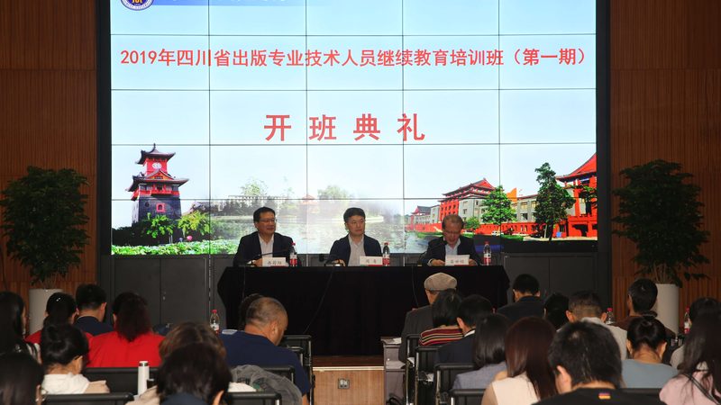 女生选择自考本科行政管理，这些因素不容忽视