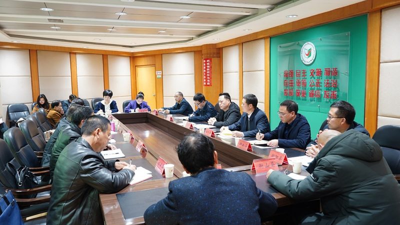 线上与线下考研培训费用解析：背后的逻辑与选择
