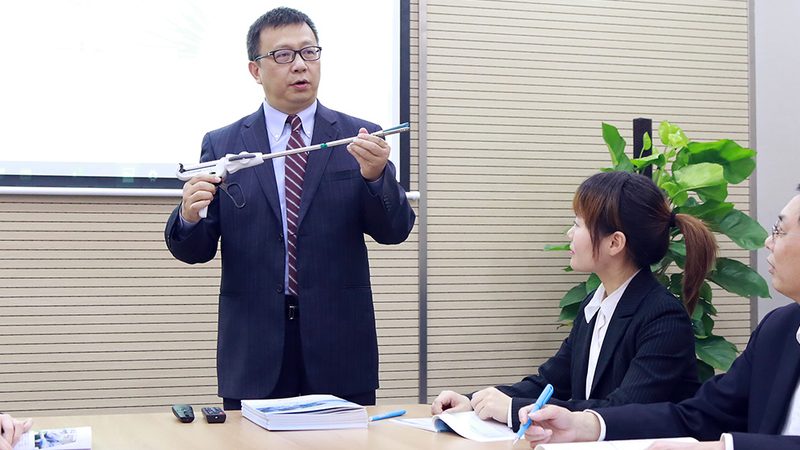 叉车培训费用主要由以下几部分构成：